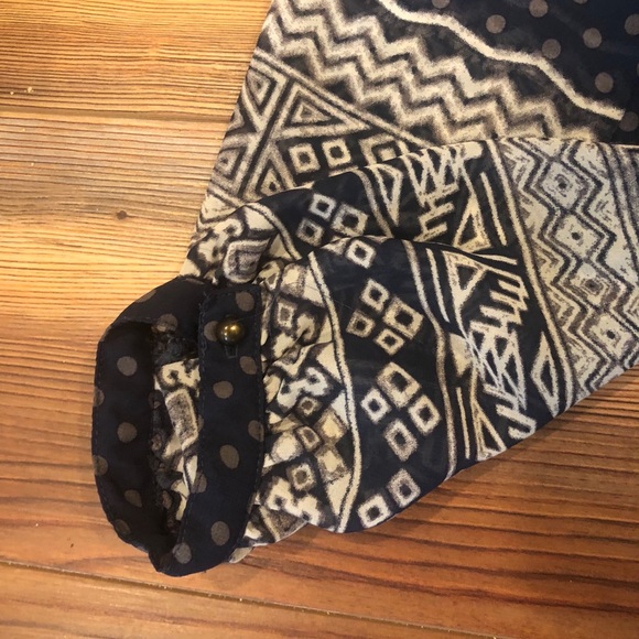 ✨5 for $25✨ Bohemian Button Navy Blouse W Polka Dot - Picture 3 of 8